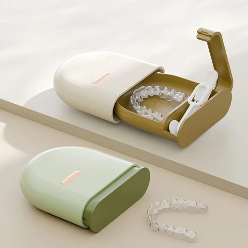 Portable denture retainer - portable,