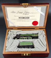 Bachmann - OO Gauge - LNER Gresley V2 Class 2-6-2 Locomotive 'Green Arrow'