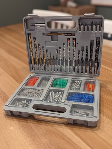 Drill bit and screw set