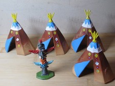 Vintage Britains Wigwams , Totem pole   1/32 scale toy soldiers in superb shape