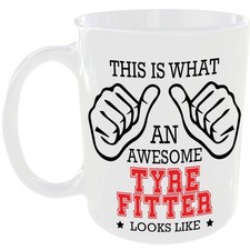 THIS IS WHAT AN AWESOME TYRE FITTER LOOKS LIKE MUG FUNNY COFFEE CUP GIFT FOR 🎁☕