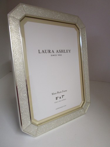 Laura ashley wren photo - wren, frame