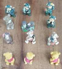 Little figurines / ornaments.