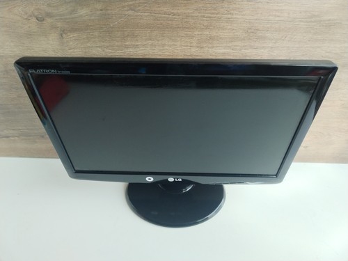 Flatron flat screen - 19",
