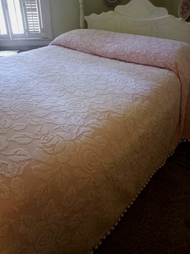 Vtg pink wh - pink, chenille