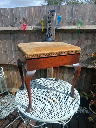 Vintage piano stool - piano, under