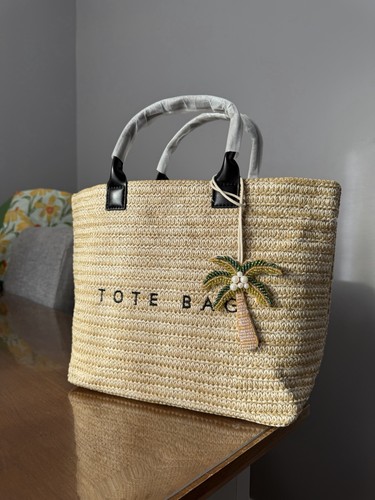 Summer vacation essential hand - summer,