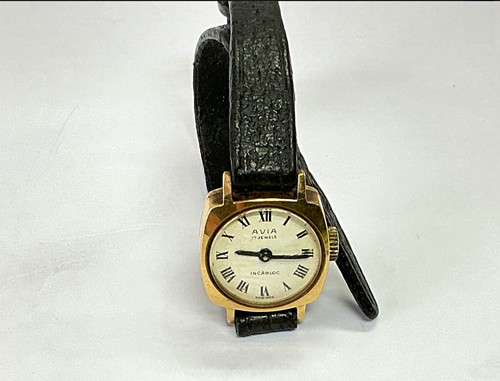 Avia 9ct gold incabloc vintage - avia,
