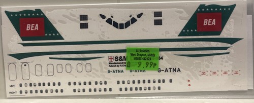 1/144 scale model airliner
