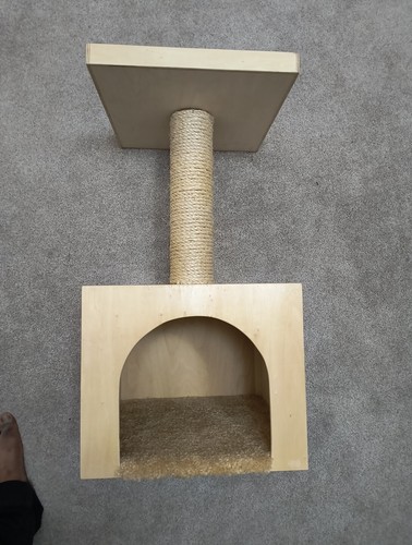 Wooden cat house with scracher - wooden,