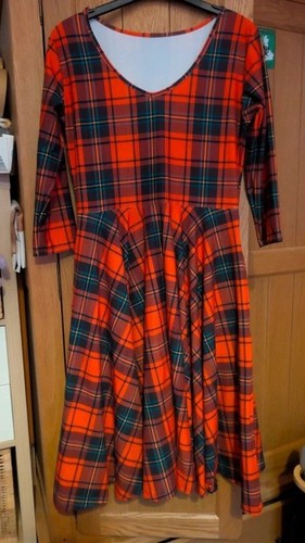 Caroline dress room - room, red
