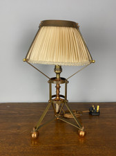 ARTS AND CRAFTS TABLE LAMP