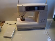 JANOME MEMORY CRAFT 8000CE SEWING MACHINE for EMBROIDERY (Mid-Beds.)