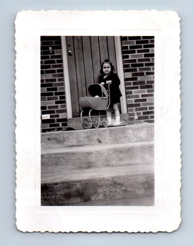 Old vintage photo cute solo - photo,