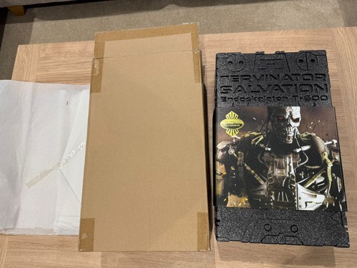 Hot toys terminator - terminator, salvation