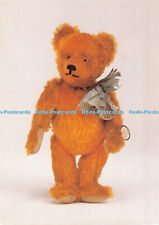 D087398 Bethnal Green Museum. Teddy Bear. Fur fabric. Schreyer. Gavin Martin. Cr