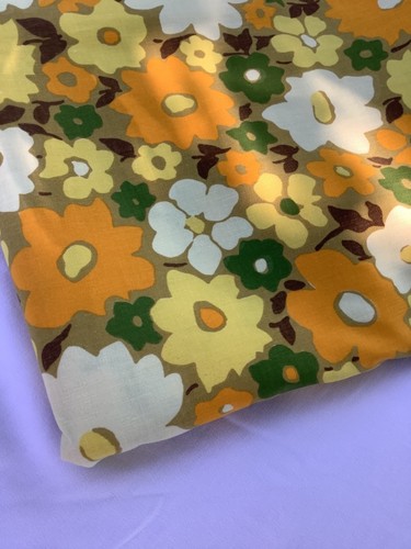 1960s 70s floral fabric green - 1960s/70s,