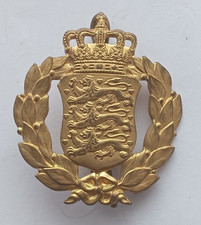 Three Lions Coat Of Arms Brass Military Cap Badge.   PB1-89