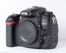 NIKON D7000 - FOR REPAIR/SPARES (BUT IT'S STILL FUNCTIONAL) - READ DESCRIPTION