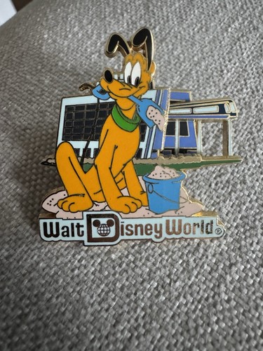 Disney world est - est, pluto