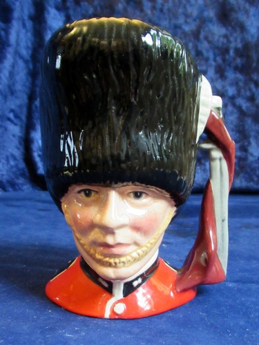 Royal doulton small character - doulton,