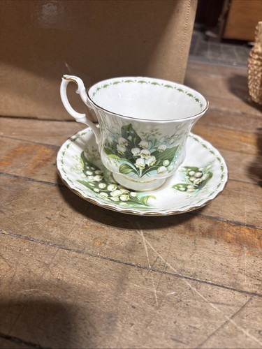 Royal albert england - england, lily