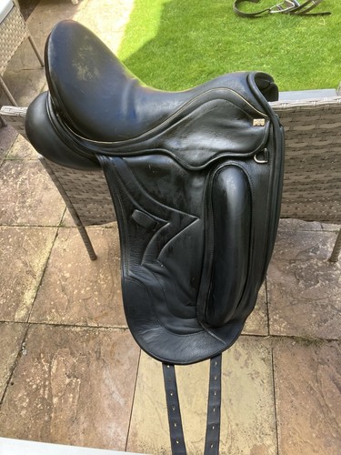 Sue carson dressage saddle - sue,