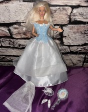 Vintage Mattel 2000 princess bride Barbie doll with accessories musical working