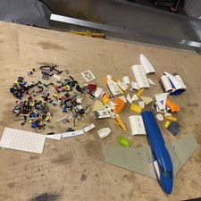 LARGE COLLECTION OF LEGO PIECES see photos 