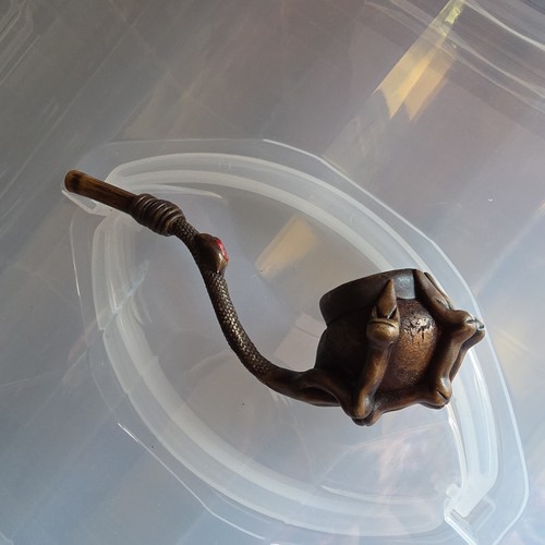 1900 clawed pipe - 1900's,