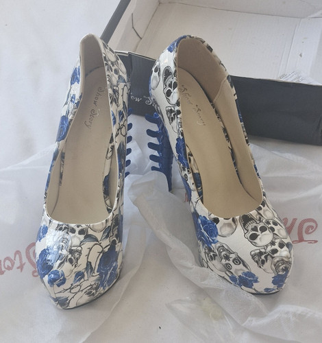 Show story blue white - show,