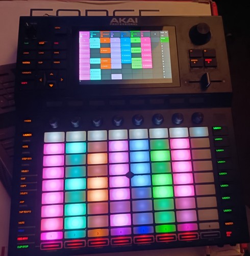Akai force groovebox sampler - akai,