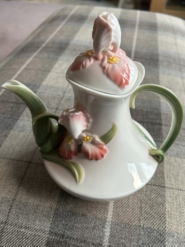 Graff porcelain teapot chip - graff, (chip