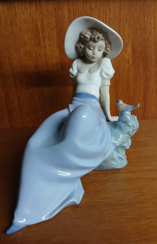 Nao lladro girl listening - nao,