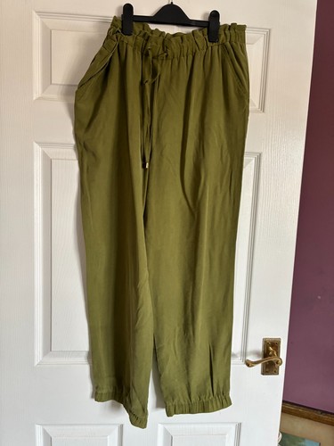 Green trousers size tu - -,
