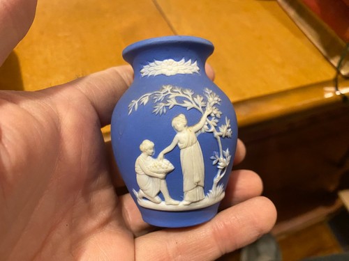 Small wedgewood vase with - small,