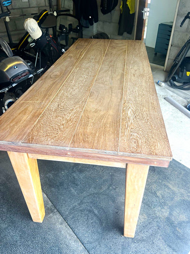 Needs dining table - go!!,