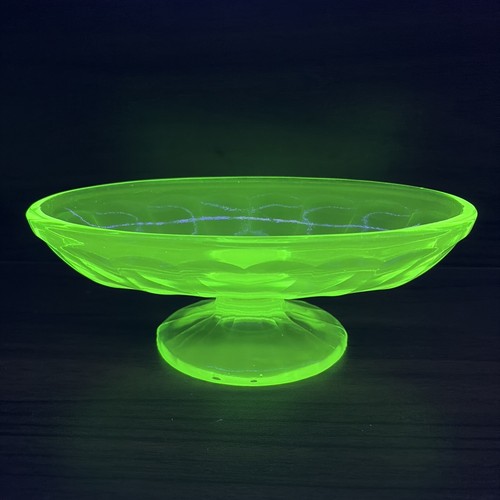 Green uranium vaseline glass - green,