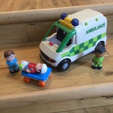 Happyland Lights and Sounds Ambulance Toy Vehicle with Paramedic Figures Set