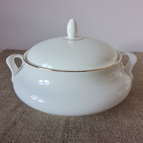 Queen anne white - &, lidded