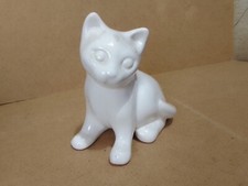 Cat ornament. Devon ceramics, white cat