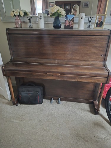Solid mahogony used piano - mahogony,
