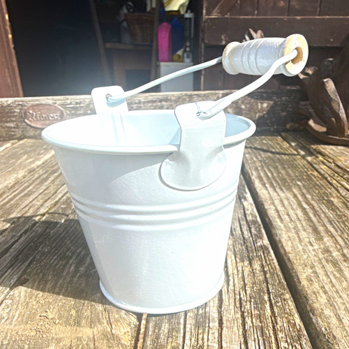Extra small white metal round - extra,