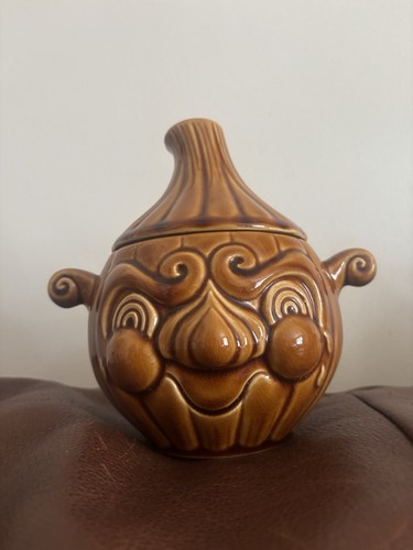 Sadler ceramic onion shaped - ceramic, onion-shaped