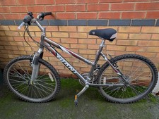  LADIES GIANT MOUNTAIN BIKE 26