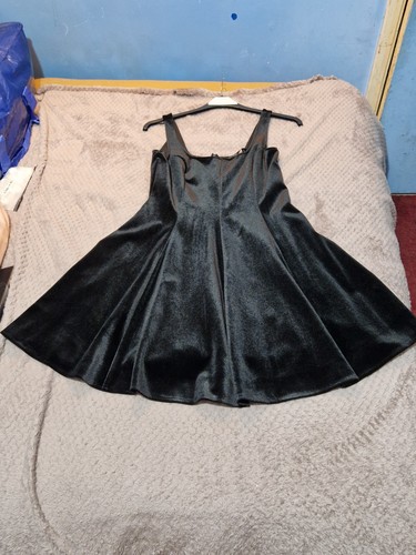 Bnwt velvet skater mini - bnwt,