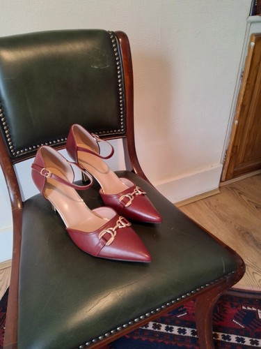 Larger girls heels - , 10