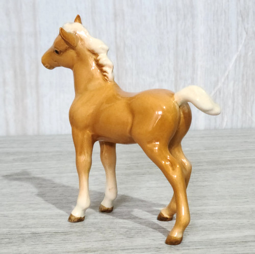 Beswick medium palomino foal - medium,