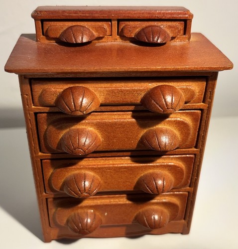 Unusual vintage dolls house - vintage,