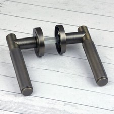 Knurled Lever on rose door